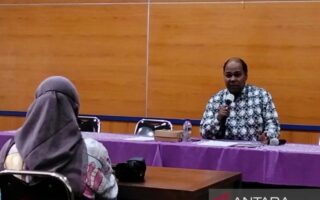 Kepala Bidang Pemasaran Dinas Pariwisata Kabupaten Sleman Kus Endarto saat memberikan keterangan terkait pelaksanaan Tour de Merapi 2025 di Kantor Dinas Pariwisata Sleman, Jumat (20/6/2025). ANTARA/Victorianus Sat Pranyoto