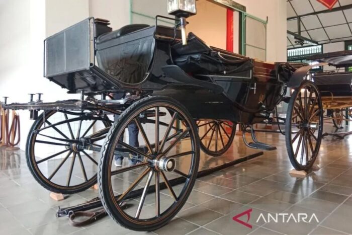 Kereta Kyai Landower Surabaya di Museum Wahanarata, Keraton Yogyakarta, Selasa (21/10/2025). ANTARA/Luqman Hakim