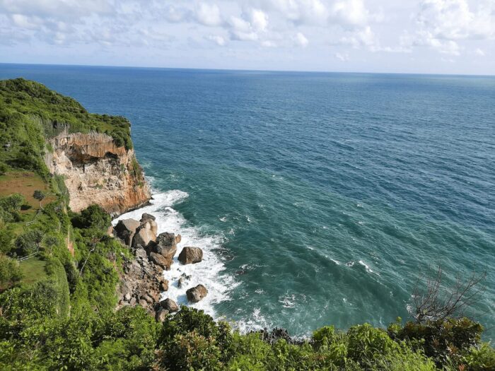 View laut lepas dari ketinggian Puncak Segoro